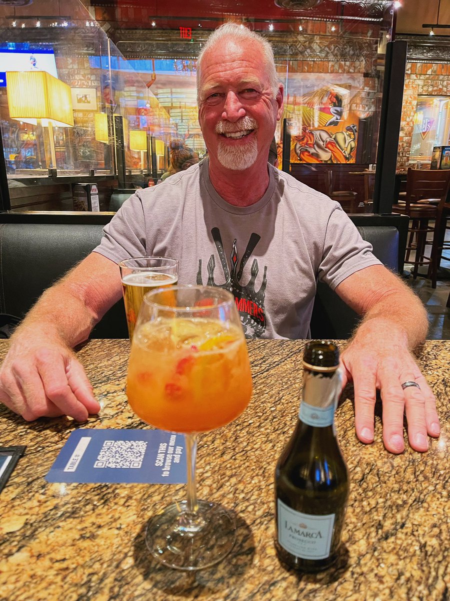 BearFoodKitchen's tweet photo. My drink with this view… perfection♥️🌹🐻 #jerrbear #datenight #theperfectview #drinks #food #YouTuber #Coke #Snickers #fitandfine #Candy https://t.co/UZRSSzhTMs