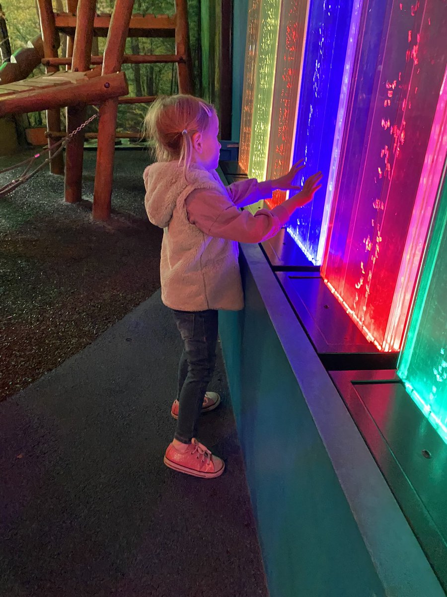 Jessicalmead's tweet photo. Very upset and let down by @portsmouthtoday and @hantsconnect for denying my 3 year a place at a specials needs school 6 miles away from home as we are in the wrong council. However, will pay to send out 3 year old 45 mins on a bus to a school miles away. https://t.co/QYRraabs3e