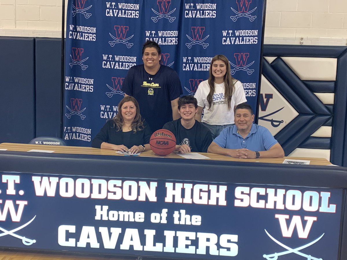 CGWBoysHoops's tweet photo. Congrats to @andrepac15 and his family on finalizing his commitment to Eastern Mennonite U.  It takes a village.  
@Runnin_Royals 
@Woodsonathletic @WTWoodsonHS 
@novacavaliers https://t.co/z4r12tFVKV