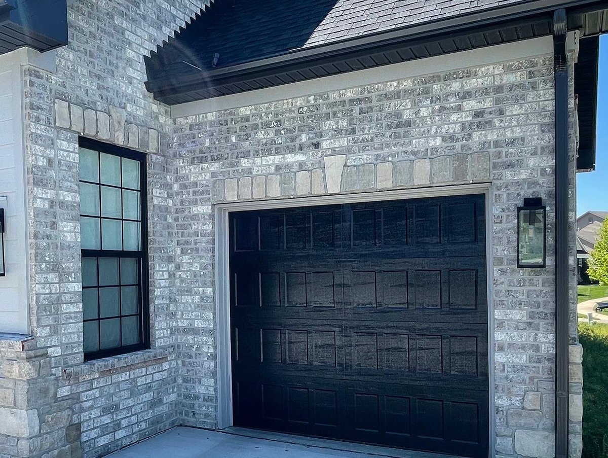 CornerstoneSTL's tweet photo. This Chesterfield property uses a modern brick that somehow provides a classic look while at the same time providing a contemporary face. https://t.co/89VwOnmMR6