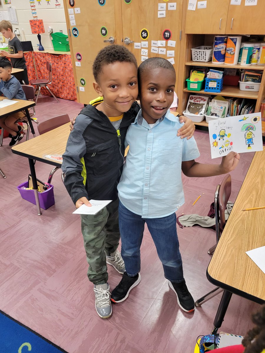 AnneFisher78's tweet photo. L is for Letters of Encouragement!! Our Cool Cats did a wonderful job of encouraging eachother! @RCE_HCS #WeAreRacers #FueledByEnthusiasm #DrivenBySuccess https://t.co/XksTpg5GDR