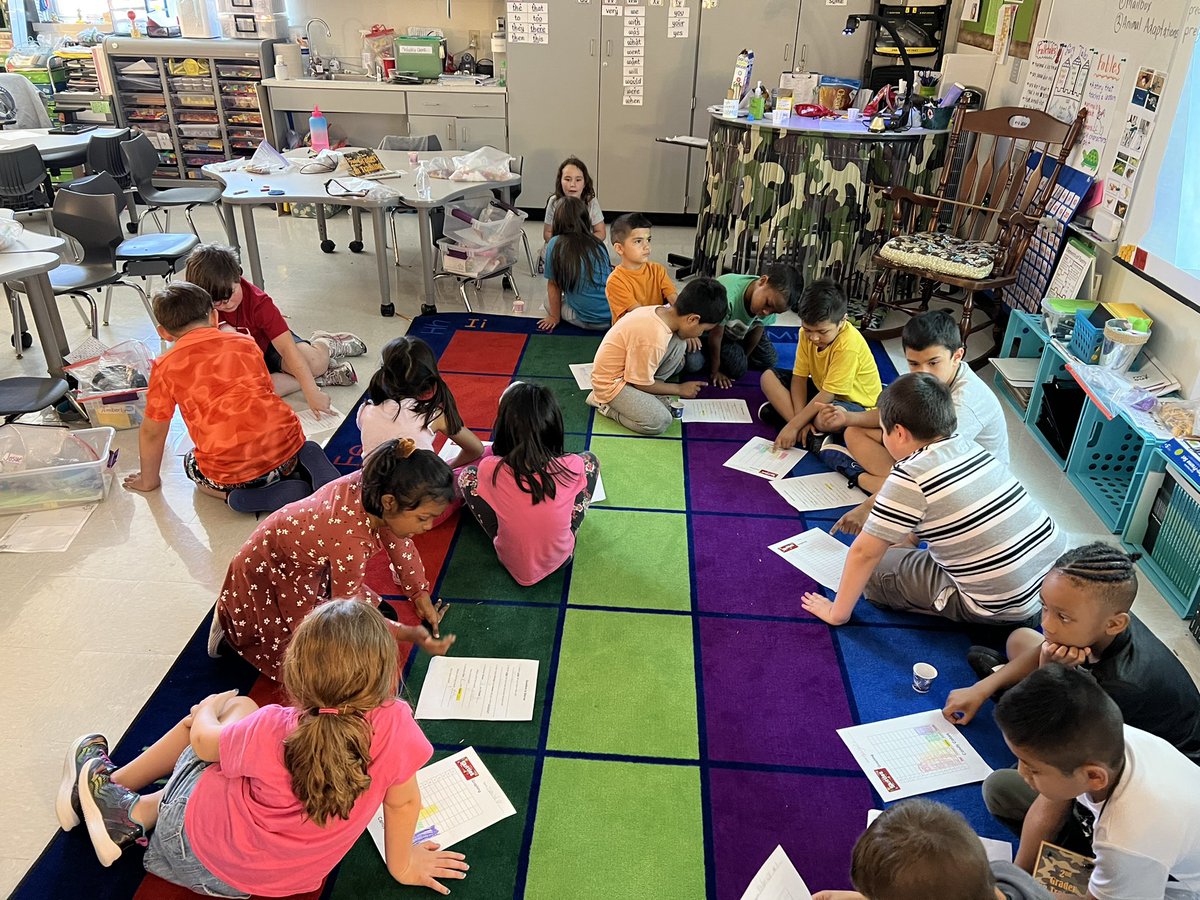 MrsSandyAbney's tweet photo. We’ve been learning about picture &amp; bar graphs in 1st grade! Each student graphed their Skittles &amp; discussed the data collected w/ a peer. #makingmathfun @ParkwayES @LewisvilleISD https://t.co/PF2M8YFhUB