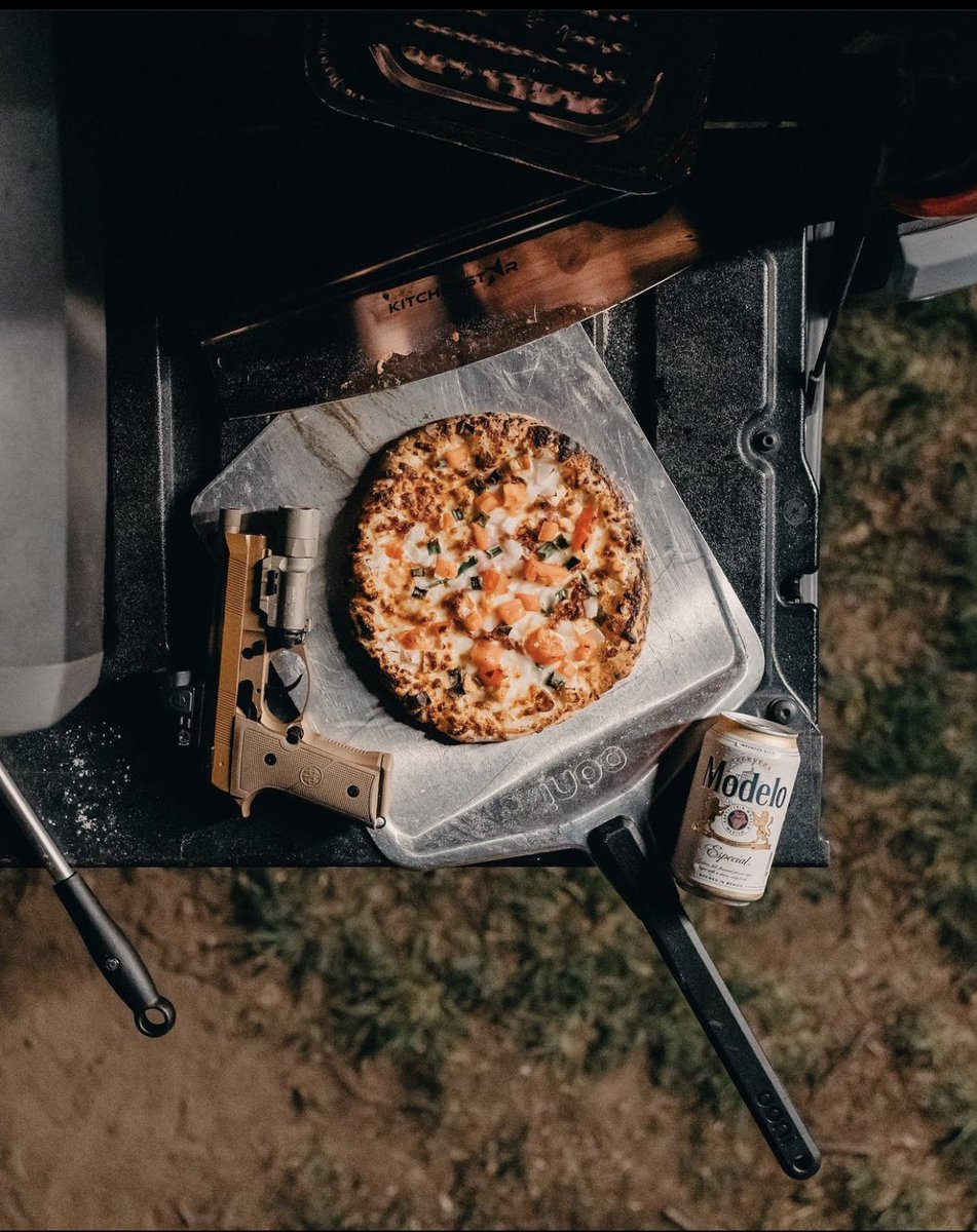 wayconn's tweet photo. Some of my favorite things all in one pic #ThisIsTheWay
.
.
.
#gunsarecool #LegalizeIt #2ndAmendment #pizzadelivery #ThirstyThursday https://t.co/isAeZapS3O