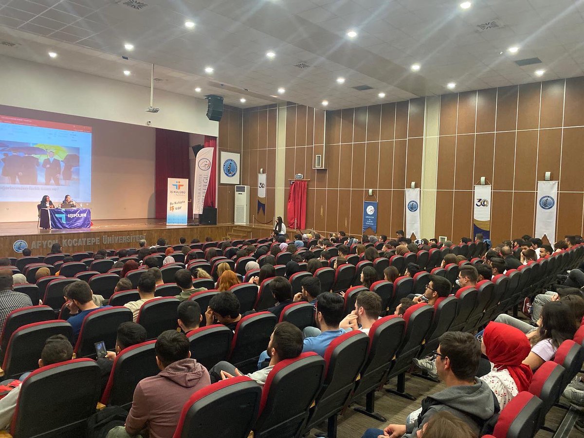 kocatepegikat's tweet photo. Bugün topluluğumuz @kocatepegikat , @akugikam ve @turkiyeiskurumu tarafından ortaklaşa düzenlediğimiz Cv Hazırlama ve Mülakat Teknikleri Seminerimizden geriye kalanlar. 
Katılan herkese teşekkür ederiz. https://t.co/vFh0WoDLlR