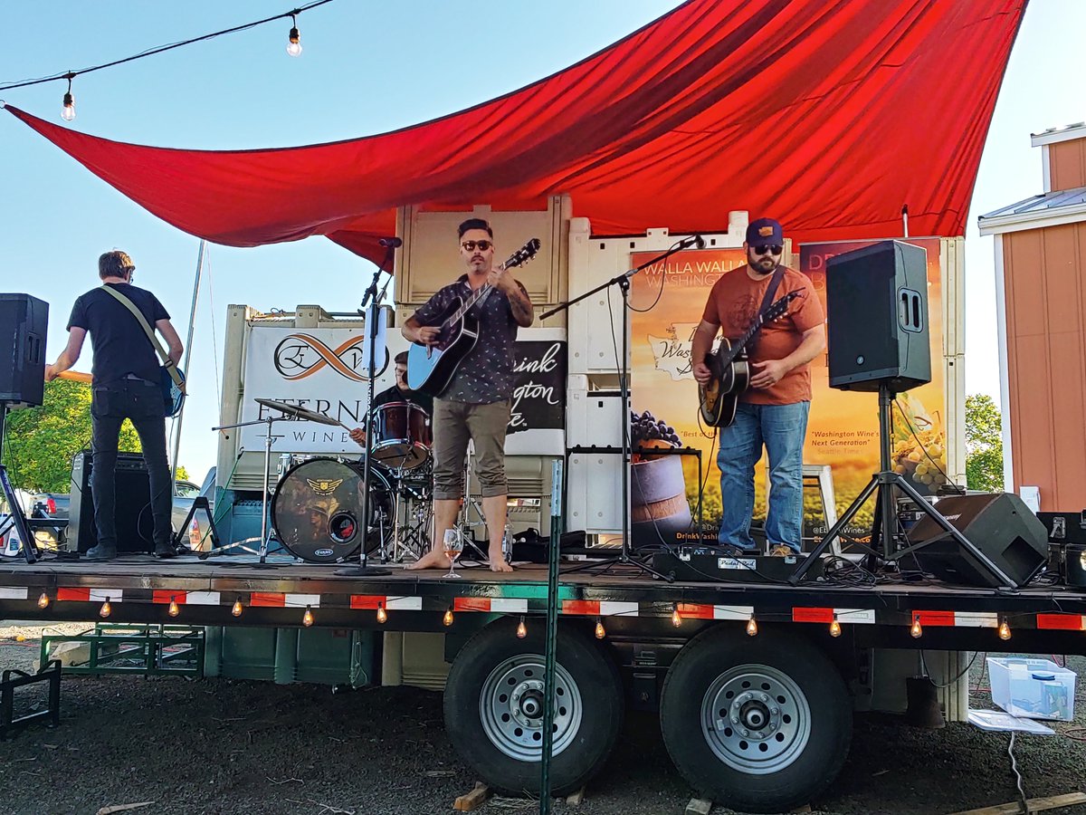 Join us tonight for another great Thursday Night Lights lineup. Shop Singers play 6-8pm with Taqueria Mi Pueblito on site 5-8pm. Doors at 5pm. #SupportLiveMusic #Wine #Beer #Music #Tacos