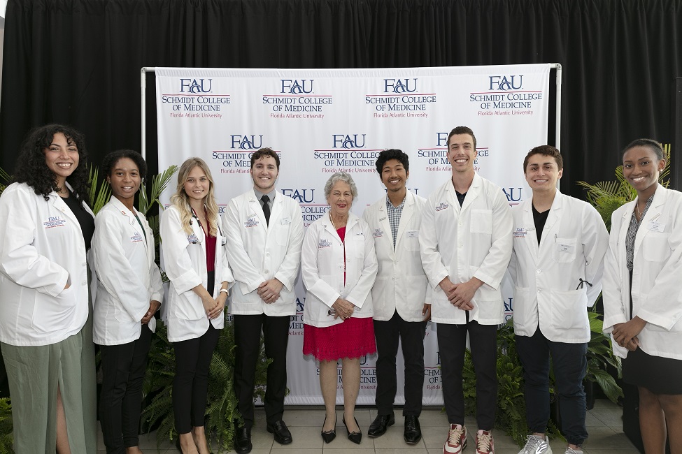 faucollegeofmed's tweet photo. FAU received an estate pledge of $28 million from John and Ann Wood to support scholarships for students enrolled in the Schmidt College of Medicine. 🎉

This is the largest known scholarship gift to a Florida public university’s medical school. 👩‍⚕️👨‍⚕️

https://t.co/RqKFH5OMqu https://t.co/153U3CKzdc