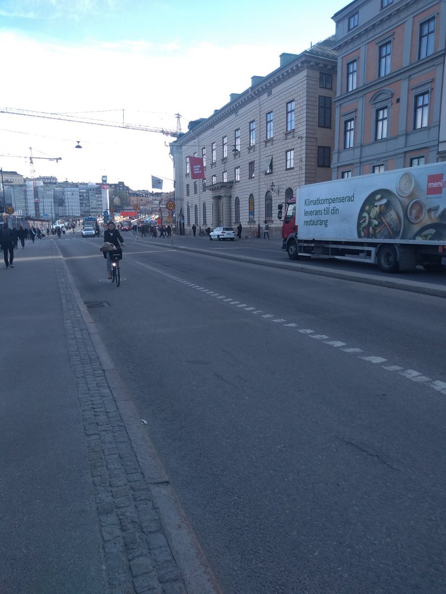 Urbanek_Sprawl's tweet photo. If you don't have enough money or space to build bike roads share the road with bikes! Thank you, Stockholm for a great example. It is all about priority! In Silesia Metropolis we could also have even bike highways even for free but are we courageous enough? https://t.co/5GLKWvPsb9