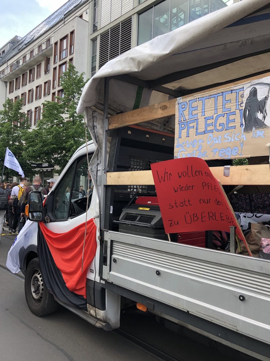 Heute hat der Walk oft Care wieder ein starkes Zeichen gesetzt. So kann es in der Pflege nicht weitergehen! In zahlreichen kraftvollen Redebeiträgen wurde zum Ausdruck gebracht, dass es absolut möglich wäre würdige und gerechte Pflege zu ermöglichen, ...