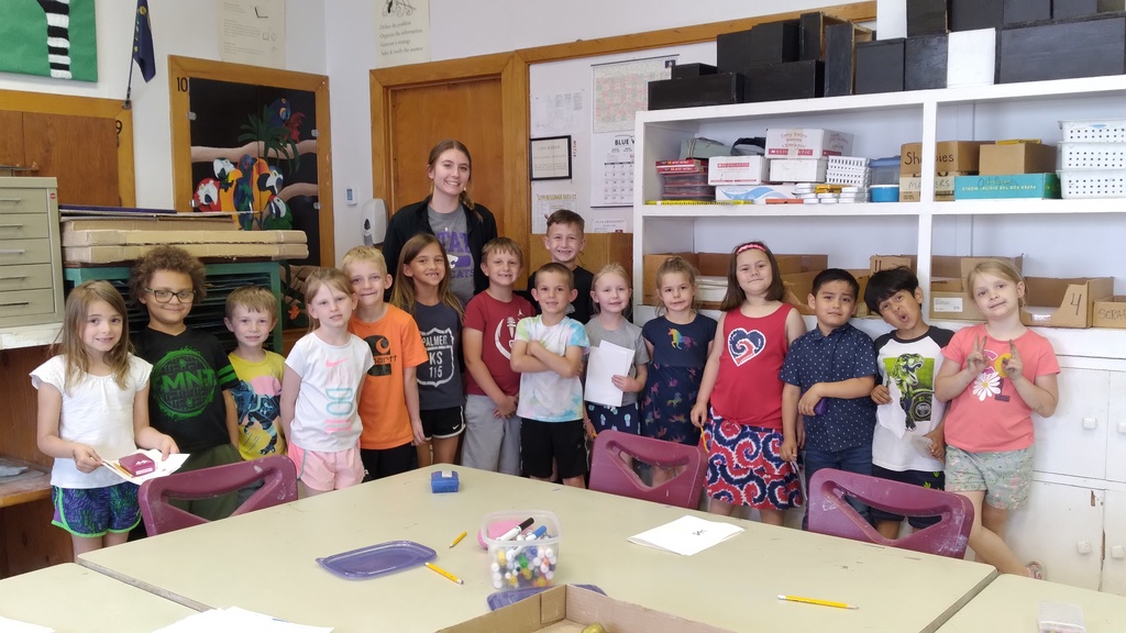 Art Teacher Assistant Lindsay Mueller's last day with the Kindergarten! Soon to be a high school graduate and 1st graders! Thanks Lindsay for everything! We'll miss you! <3