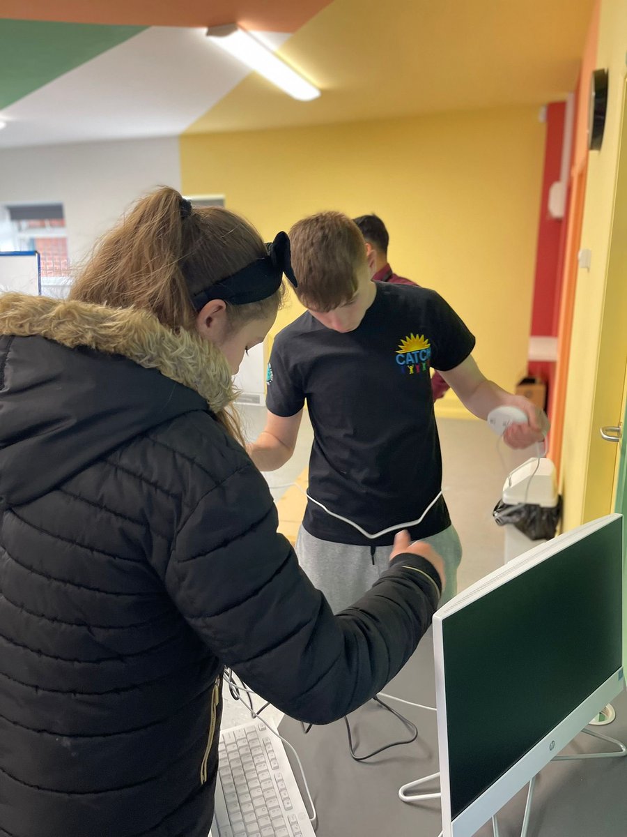 CATCHLeeds's tweet photo. This evening our team were at the Nowell Mount Community Centre building desks &amp; setting up new desktop computers with young people. These will be used for youth clubs &amp; also used during the day by adults for learning &amp; employment support. #YouthCommunityBuilders #CATCHonWheels https://t.co/bljNb1dFSc