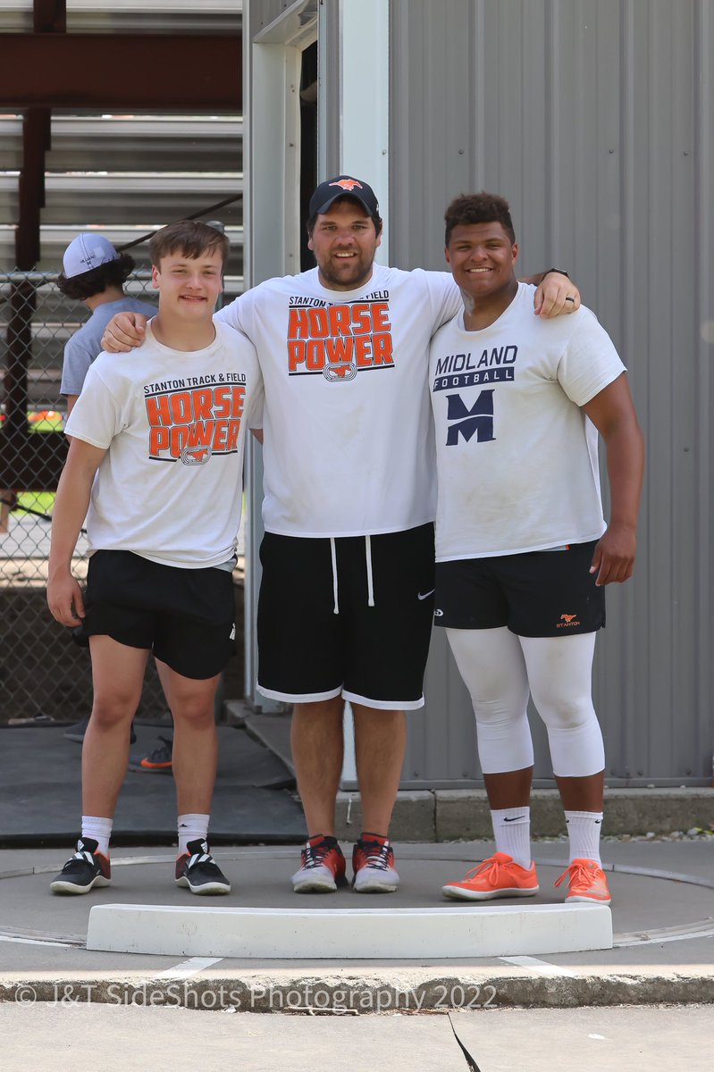 This makes me smile! These 3 have worked hard &amp; pushed each other all season. Thank you coach <a href="/CoachPeter68/">Coach Matthew Peter</a> <a href="/barrettwilke_/">Barrett Wilke</a> <a href="/KamdenDusatko/">Kamden</a>