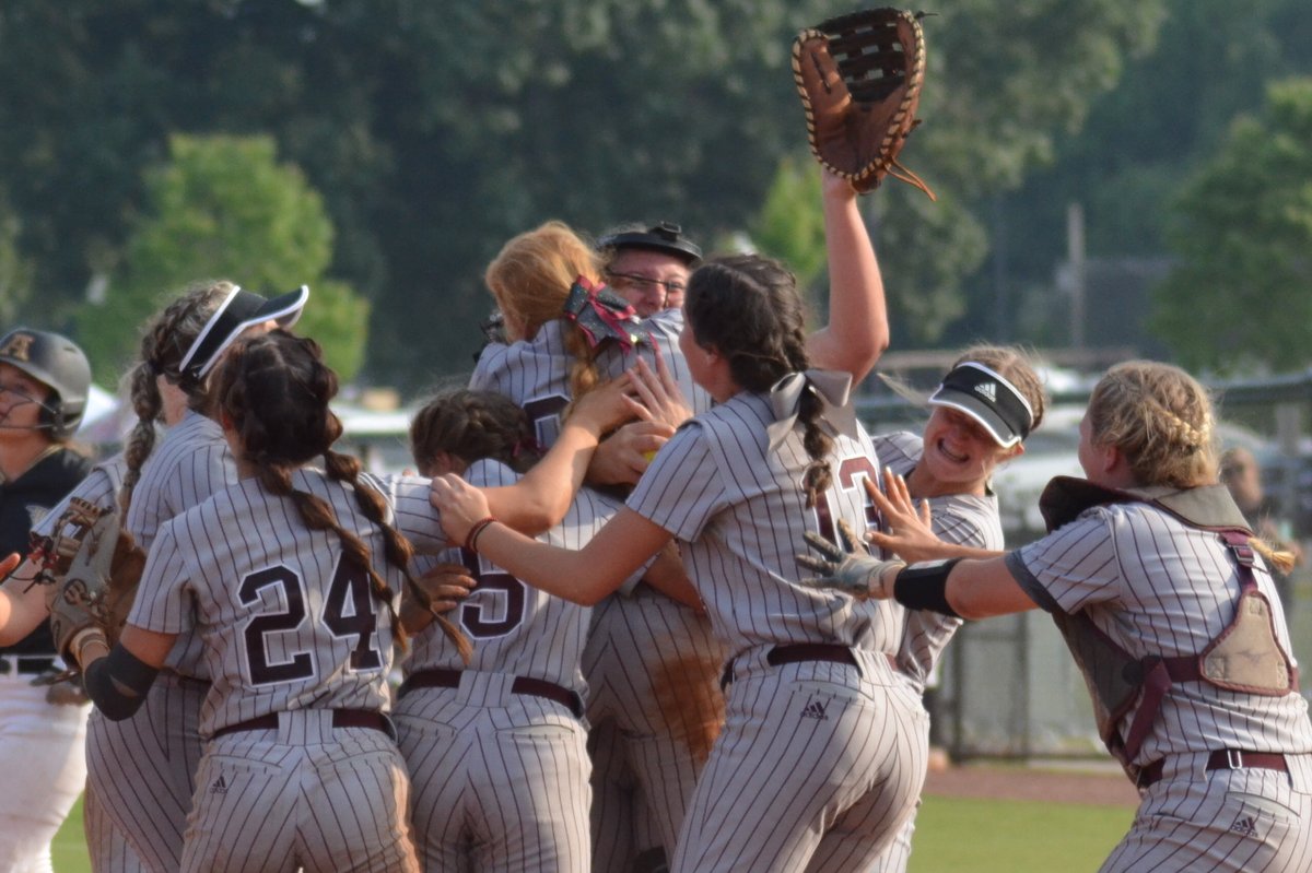 CullmanTribune's tweet photo. REGIONAL SOFTBALL TOURNAMENT: West Point punches ticket to State Tournament with 4-3 win over Ardmore https://t.co/2f36IPuWOf https://t.co/eDXV54auVd