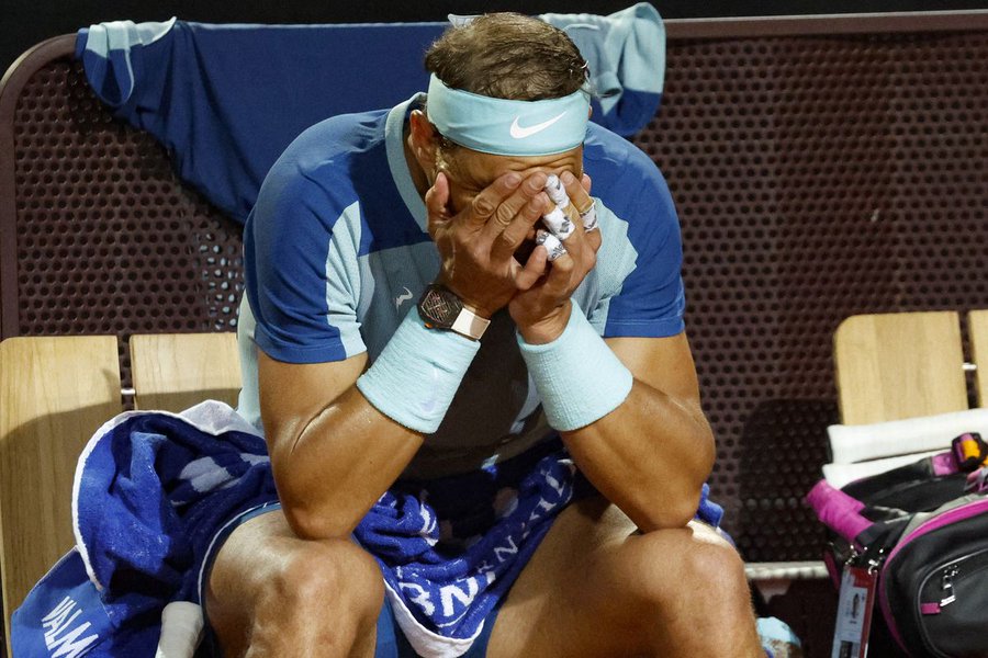jmgmoron's tweet photo. Lo vengo diciendo desde hace ya un par de años. Hay que disfrutar el día a día. Cada partido, cada torneo de los Nadal, Federer, Djokovic a estas alturas... es UN REGALO.

Por cosas como las de hoy, esta frase toma aún más sentido. Ojalá podamos disfrutar mucho más de Rafa. https://t.co/NnyAeE5mZi