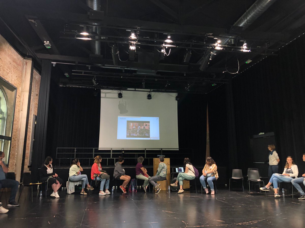se_lescorts's tweet photo. Avui sessió de #xarxespelcanvi. Unim i compartim esforços entre #Sants i #LesCorts.

@consorciedubcn @CrpSants https://t.co/hDrBPgOqTm