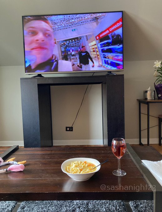 Breakfast of champions (Aka whatever was left the night before) watching @WattsTheSafewrd after #exxxotica  #paddle<a href="/tag/bbw"class="tags"><span>#bbw</span></a><a href="/tag/switch"class="tags"><span>#switch</span></a><a href="/tag/exxxotica"class="tags"><span>#exxxotica</span></a><a href="/tag/customclips"class="tags"><span>#customclips</span></a><a href="/tag/nsfw"class="tags"><span>#nsfw</span></a><a href="/tag/thickthighs"class="tags"><span>#thickthighs</span></a>