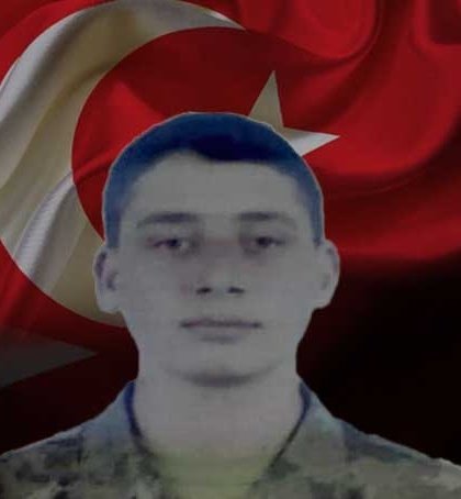 TTAgrup's tweet photo. Piyade Er Oktay Salar
Vatani görevini yaptığı Gaziantep Karkamış Hudut Karakolunda bugün Şehit oldu.
Ruhun şad olsun Yiğidim! https://t.co/1dJBVq3bHr