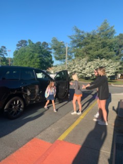 CSES_NC's tweet photo. Thanks to @athleticselhs lady soccer for help with the car rider line today!
@NC_LCS 
@AllEast_Avery https://t.co/beUudSj58R