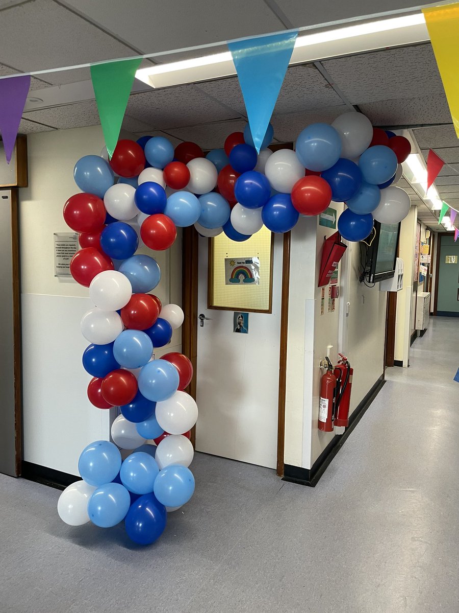 ✨ HAPPY NURSES DAY ✨I loved spending today with an amazing team! I feel very lucky to be surrounded by such inspirational nurses during my final placement #teamtavy 🍀 <a href="/DerrifordNurses/">UHP Nursing 💙</a>