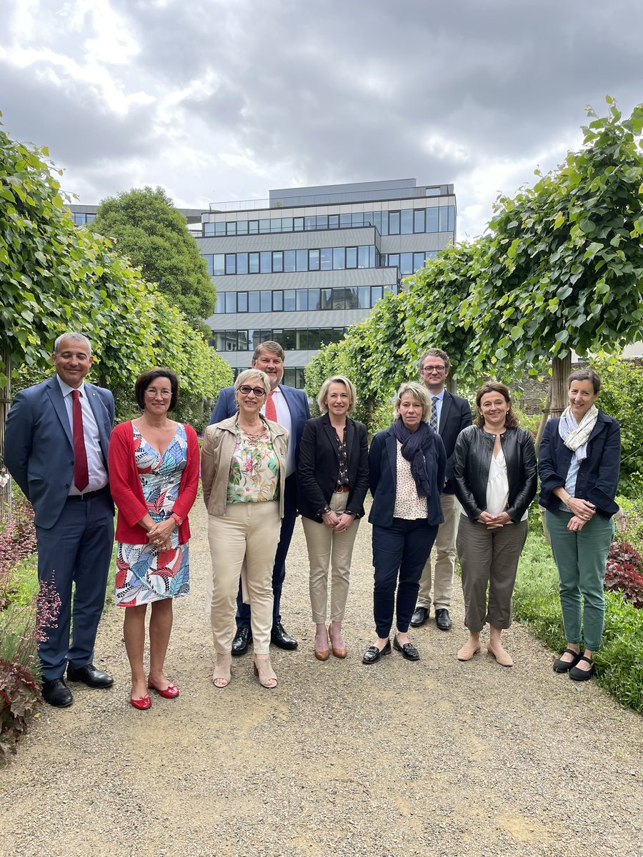 DaugeValerie's tweet photo. 🙏🏼 J.F RAIMBAULT VP #BienVieillir,M.P MARTIN VP #handicap,N.POUPET-BOURDOULEIX #PA pr votre accueil.Échanges autour de ces thématiques.Visite du Logement Evolutif pour une Nouvelle Autonomie #LivinLab. Le #CD86 aura 1 bel équipement en 2024 nous serons à la pointe de #innovation https://t.co/2vN8Qyp65A