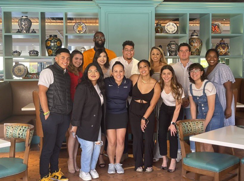 UTEPInterns's tweet photo. Last intern lunch of the year 🥗 

#PicksUp | #InternsOfTheYear https://t.co/GT2iFN6nZW