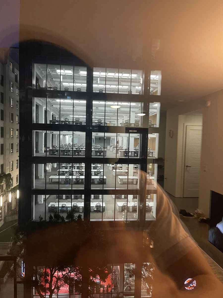 jonschen88's tweet photo. This is a good step, but can @TwitterSF please turn off your building lights. Every day and night the lights are on even though there is absolutely zero people. I live across the street, it’s a big waste. You can save money here. If you need me to do the math lmk  #waste https://t.co/B6COZzW1dP