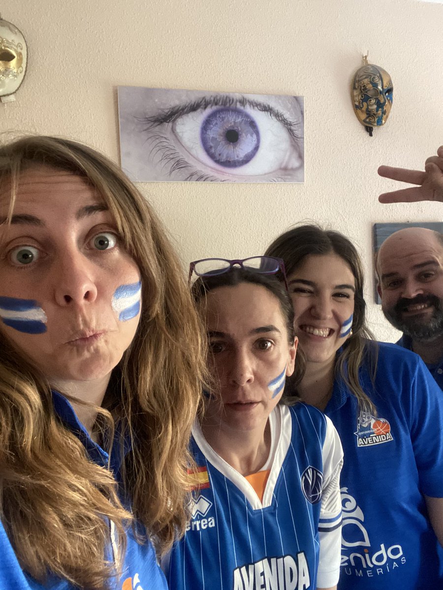 luisarosaado's tweet photo. 8 LIGAS! @CBAvenida mejor acompañada que nunca!!!! 💙💙💙💙@EsterTerleira @hatywilly @gatuly https://t.co/3wlYTyt9fR