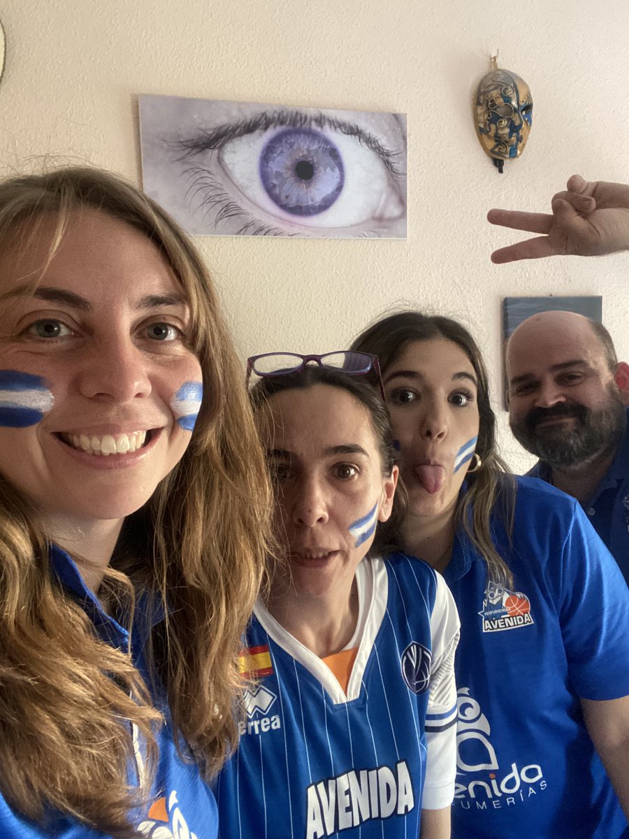 luisarosaado's tweet photo. 8 LIGAS! @CBAvenida mejor acompañada que nunca!!!! 💙💙💙💙@EsterTerleira @hatywilly @gatuly https://t.co/3wlYTyt9fR