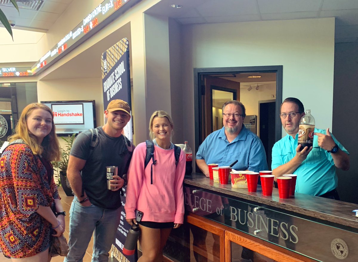 MercerEmmie's tweet photo. A special treat for our hardworking summer intersession students - root beer floats and @coba corn dogs! https://t.co/YbRnFpqllN