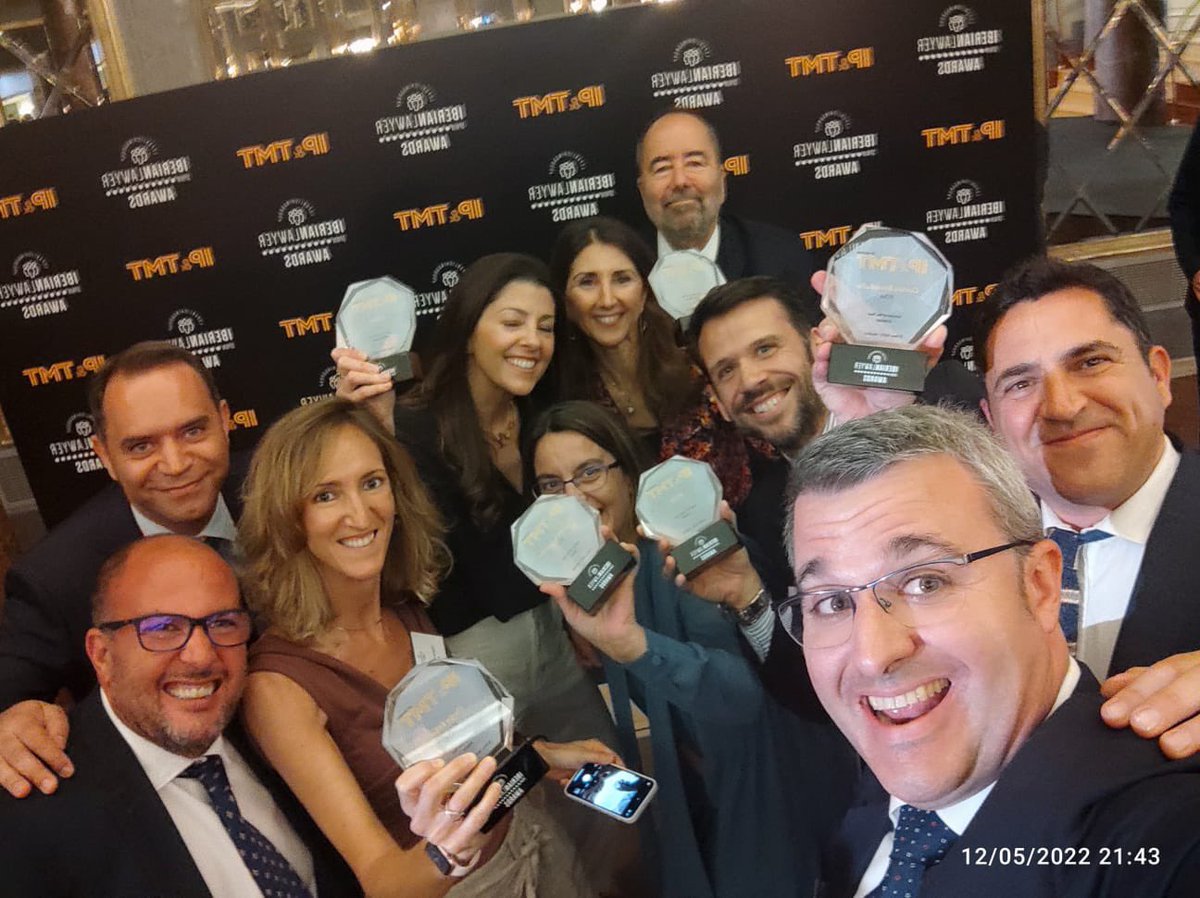 🏆 3 premios por área de práctica y 3 individuales 🏆 Así de felices los recogemos #EcijaTeam - Iberian Lawyer IP &amp; TMT Awards -