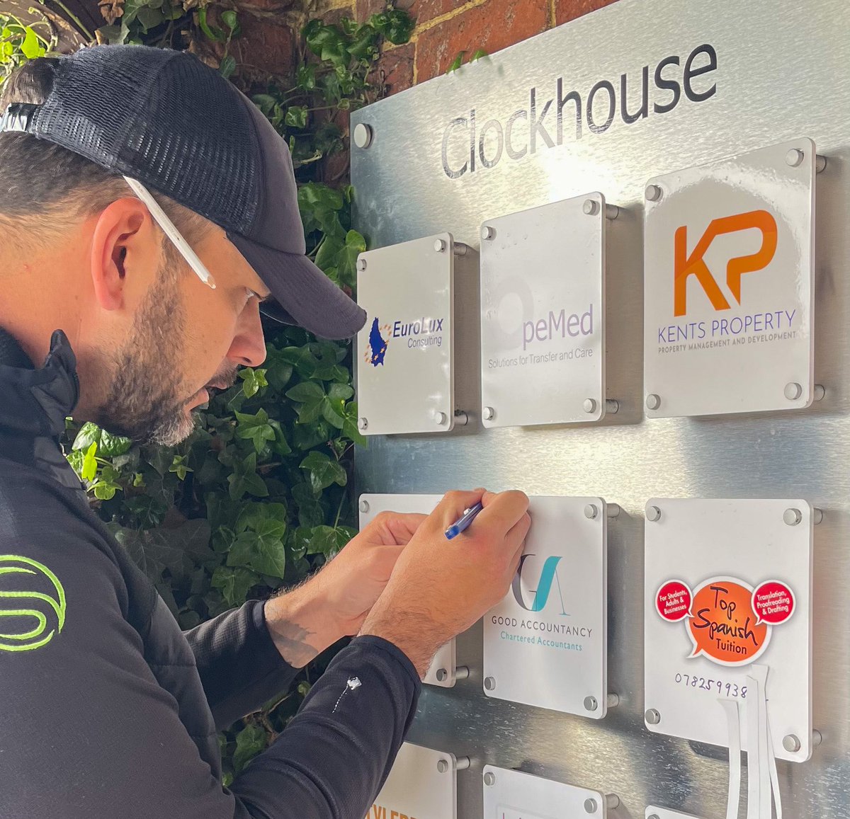 FarnhamOffices's tweet photo. Great to welcome more businesses relocating to #Farnham… welcome Good Accountancy to our Clockhouse offices. Looking forward to getting to know you.. #farnhamsurrey #servicedoffices #surreybusiness https://t.co/pZrecOLIMP