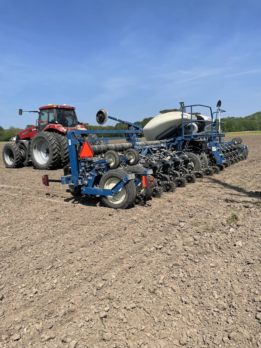 PBehlmann's tweet photo. Great day to plant a plot! Thanks for the help @BrevantseedsUS  @ag_central @DynaGroSeed @DKAS_MO https://t.co/CIc8eViVjW