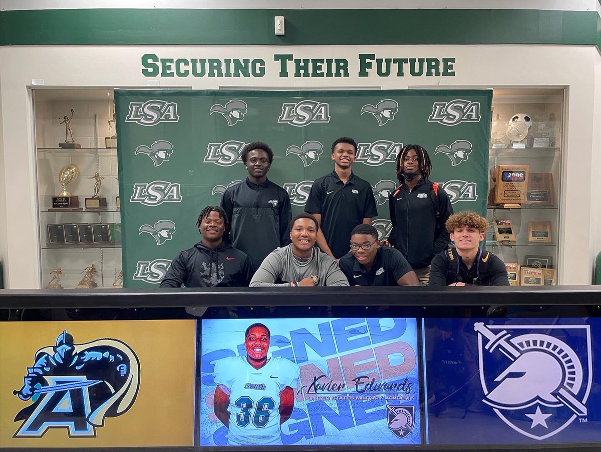 XavierEdwards48's tweet photo. 100% committed to the United States Military Academy 🖤💛(Long Gray Line) https://t.co/Yvn1gz4EO8