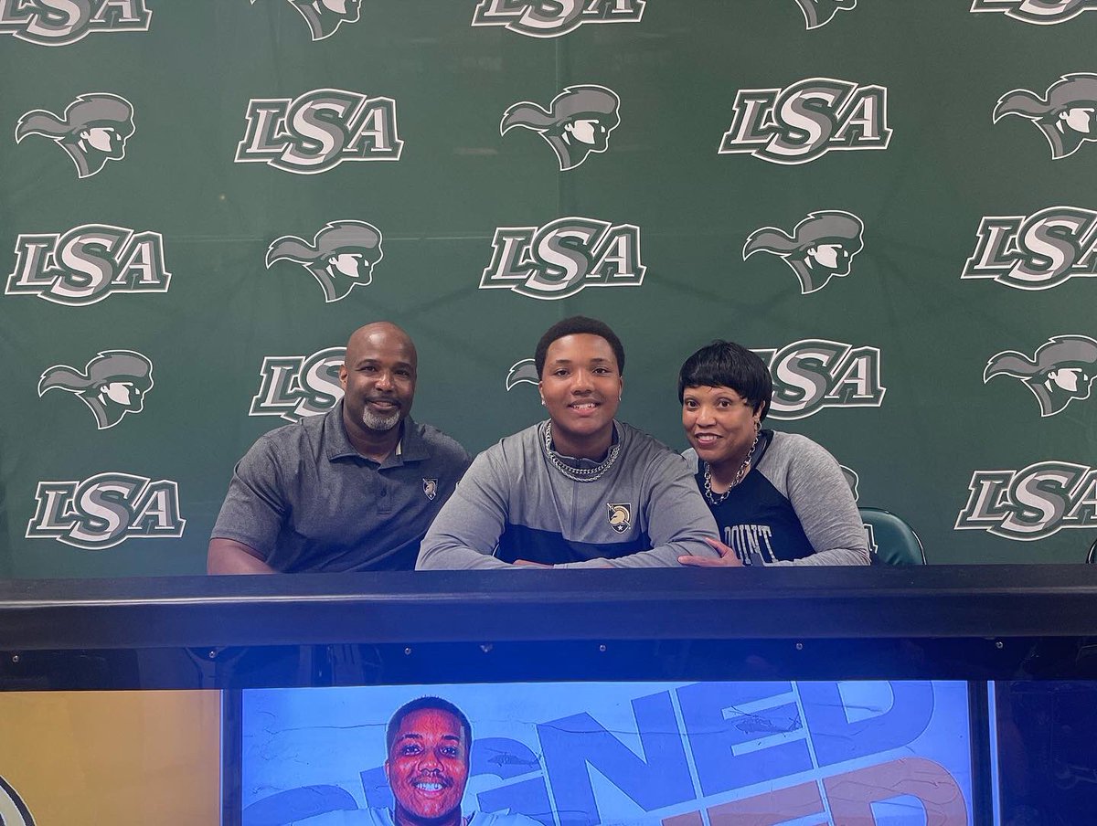 XavierEdwards48's tweet photo. 100% committed to the United States Military Academy 🖤💛(Long Gray Line) https://t.co/Yvn1gz4EO8