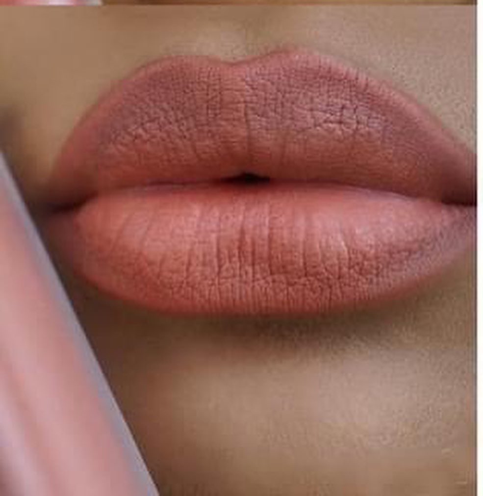 _alexia_adkins_'s tweet photo. Look at how beautiful these matte lipsticks are. And they don’t make your lips feel dry! Click the link in my bio to shop my catalog! #farmasi #farmasius https://t.co/yctUdLBcsy