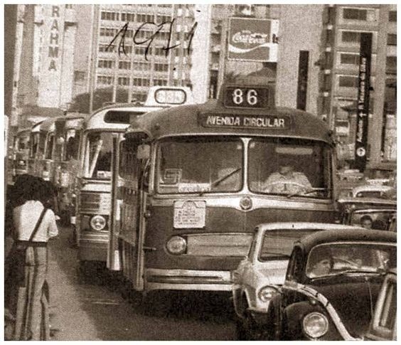 colectibondi's tweet photo. #BrasilRetro Mercedes Benz de la Línea 86 circulando por la Avenida Paulista en 1971 (San Pablo) https://t.co/qsJ12bd4yM