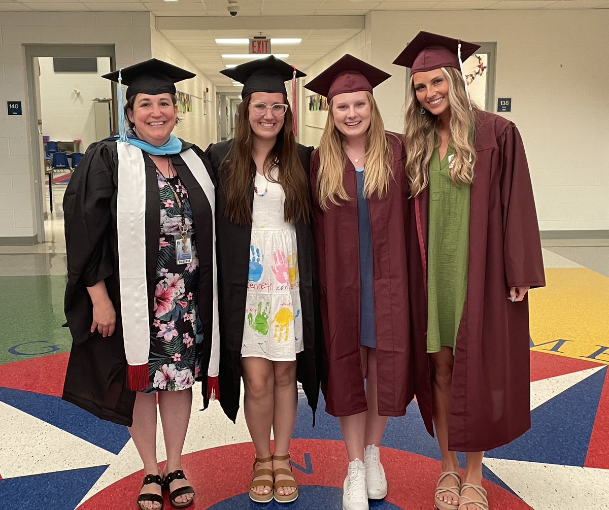 Today students got to celebrate as student teachers and staff who are graduating this week got to walk the halls.   We are so proud of their accomplishments!!  Congratulations!!@officialSPS <a href="/McGregor_SPS/">McGregor Elementary</a>
