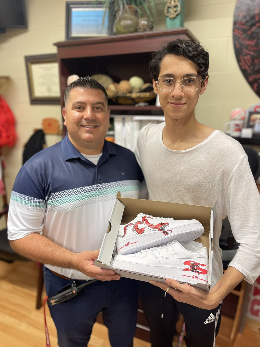 TheLatestStrike's tweet photo. AP Coach Flo excited to have his Nike Air Forces shoes specially designed by SHS Senior, Iker @cloudecustoms! #WAR #GoRatters #FangEm https://t.co/m90CZJiCyN