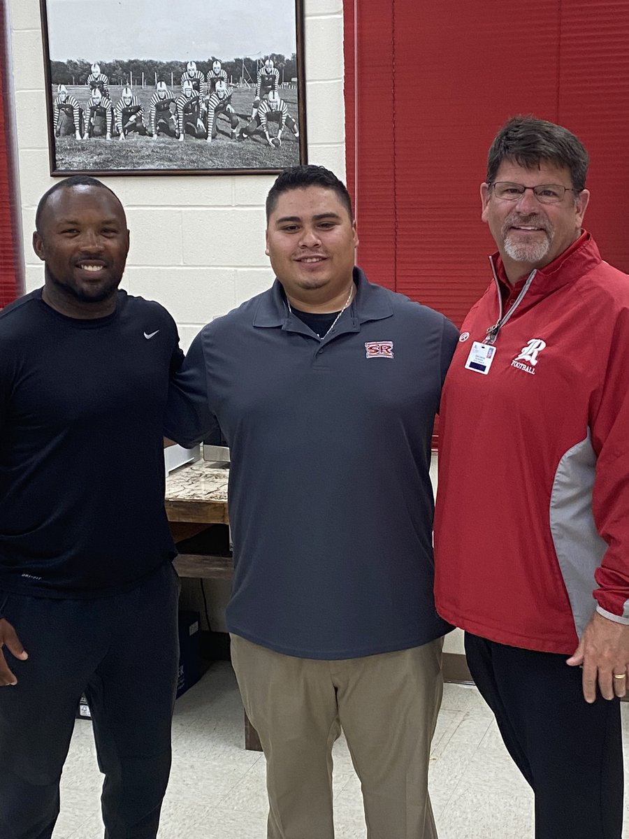 CoachAnderson_S's tweet photo. Big thank you to Coach @CoachRob2255 from @SRSUFootball for stopping by and showing interest in our athletes. #TexanPride #RecruitRay @wbrayfootball @RayFootball_CC @THSCAcoaches https://t.co/qrbOf4Q4xP