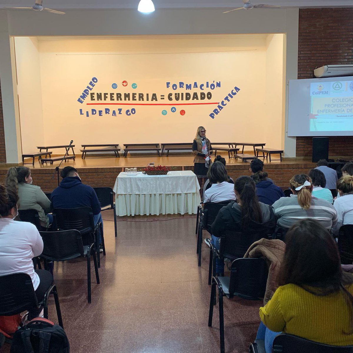 Y ya con las últimas ponencias de la jornada del #diainternacionaldelaenfermeria2022 de <a href="/enfermeriaisam/">enfermeriaisam</a> del @isamisiones con la visita del rector <a href="/LBertagni/">Leonardo Bertagni</a> y el <a href="/ColPEM_/">Colegio De Profesionales De Enfermería De Misiones</a>