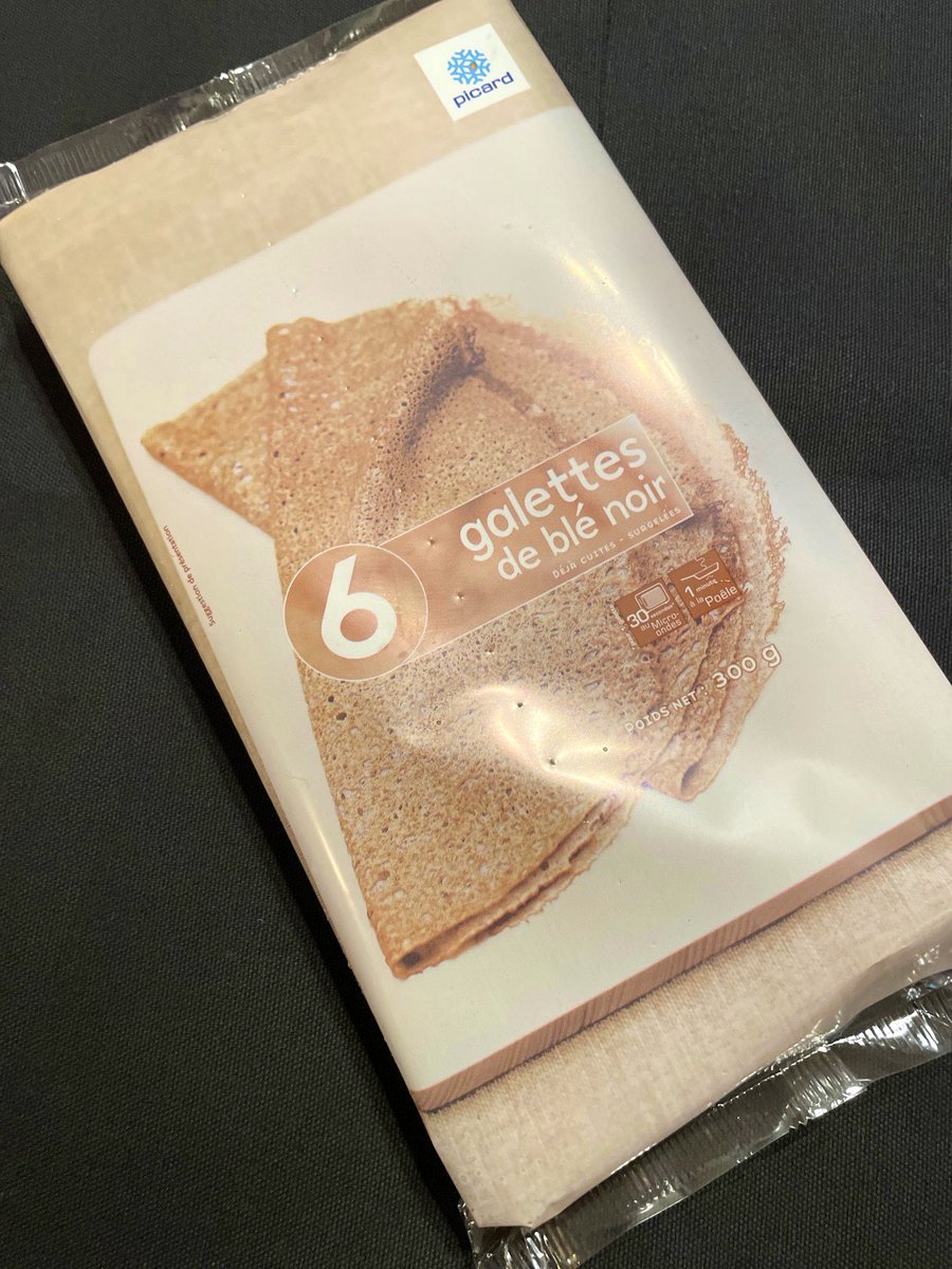 AuBonheur_Paris's tweet photo. 【#日本でフランス🇫🇷】
#ピカール🇫🇷の簡単 #ガレット をお試し🥣
#ペアリング はフランス王にも愛されたノルマンディの #シードル エルー(#HEROUT)🥂🍎
トリコロールの限定ボーダーラベルは、フレンチカジュアルの老舗 #セントジェームズ とのコラボでかわ���い💓
幸せな食卓です😌
🖌YS@ジャポン https://t.co/RsoTug7Mtl
