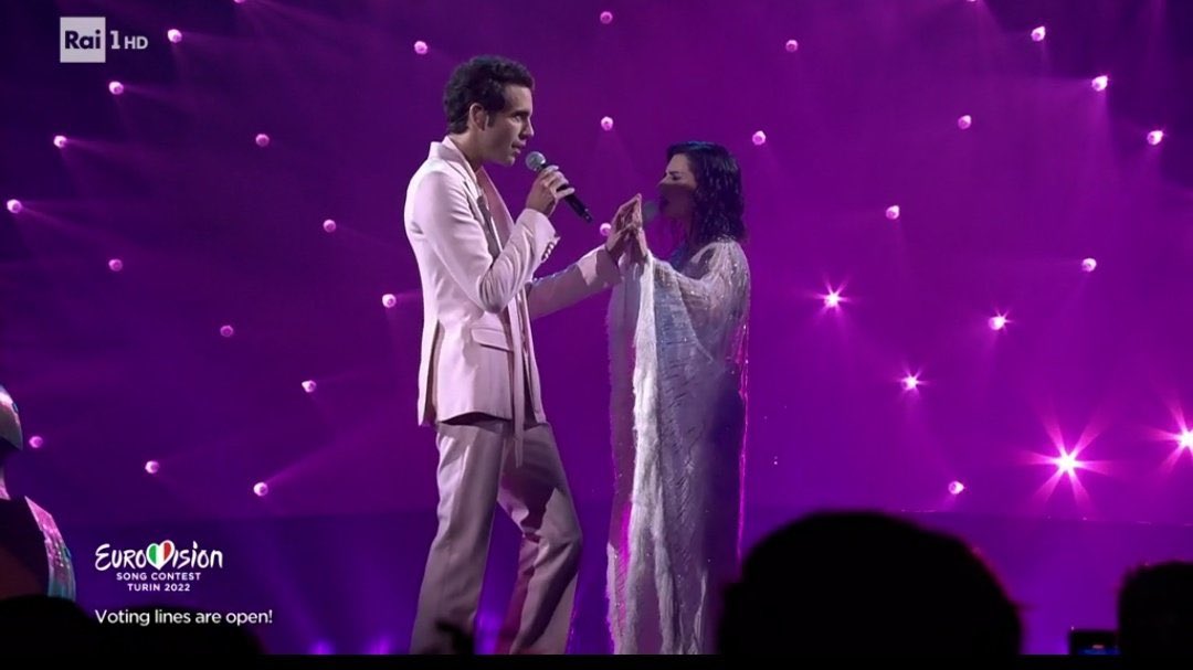 wonderlandH_'s tweet photo. Che trio pazzesco Alessandro Cattelan Laura Pausini e Mika, non smetterò mai di dirlo. #EUROVISION #ESC2022 #ESCIta https://t.co/EbELu5Wks4