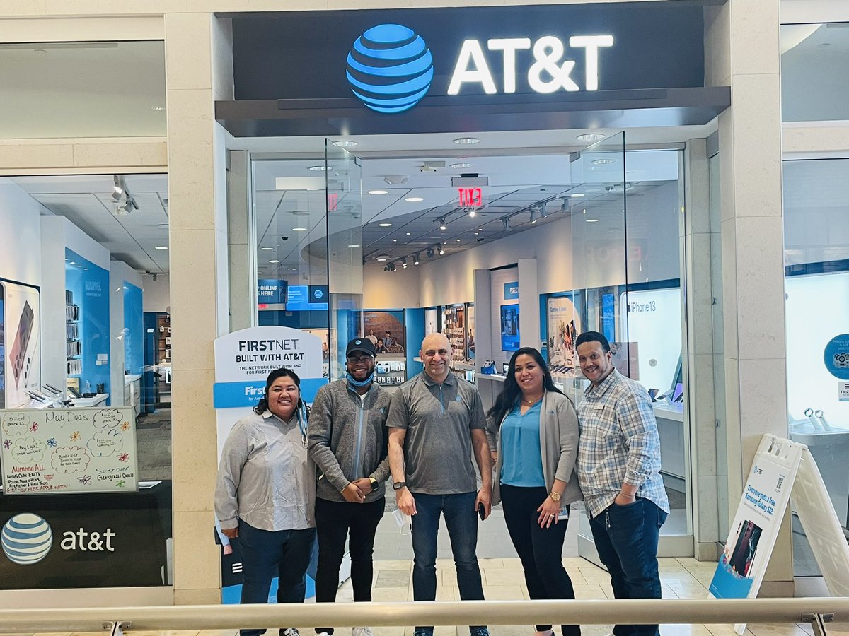 Had a great time with @firas_smadi this afternoon! Thanks for visiting Milford Mall and getting to know the team @D_Zargos @ATTMykal @GioEnt