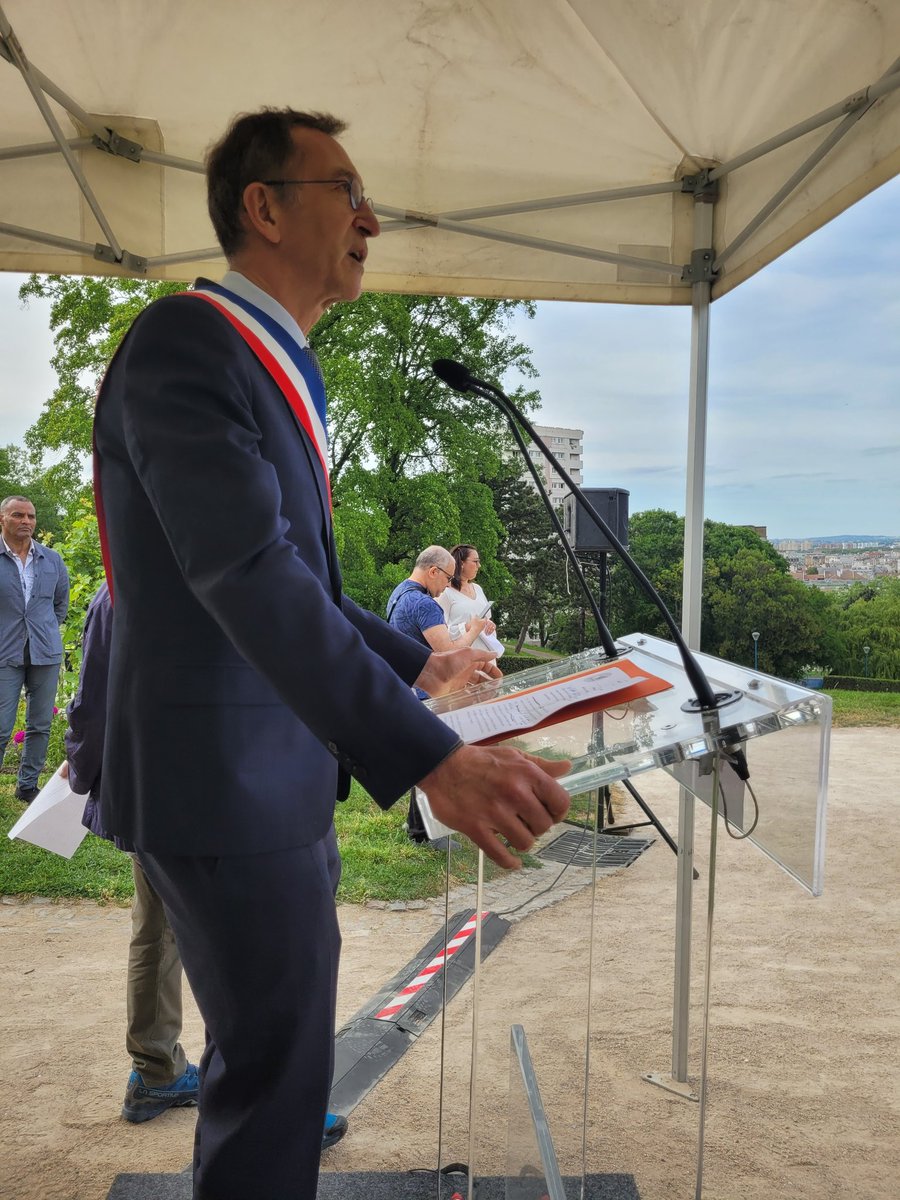 harkisetverite's tweet photo. Commémoration du 12 mai 1962, Journée de l'abandon, du massacre des #harkis et de la relégation dans des camps en France dans le XIXeme arrond de Paris avec @FrancoisDagnaud @mahorchiche @SF_Siege
Merci à la ville de Paris ! @Anne_Hidalgo https://t.co/5ZXyDeHlZS