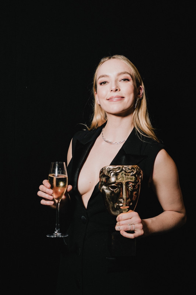 jodiecomerorg's tweet photo. 📸Jodie Comer backstage at the Virgin Media British Academy Television Awards (May 8,2022) #JodieComer https://t.co/L8K5QWKduJ