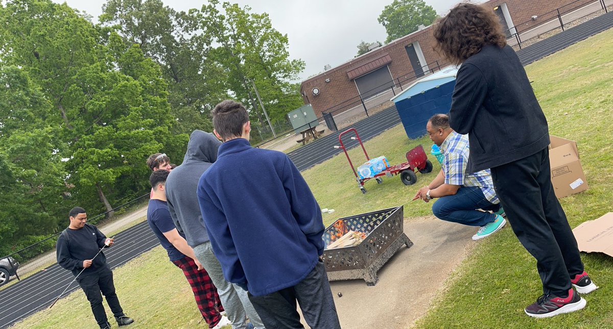LCBirdHPE's tweet photo. Adventures with advanced PE and outdoor recreation ! 

@MrsRogersPEBag / @Coach__Herron https://t.co/7ZnIm3AFX6