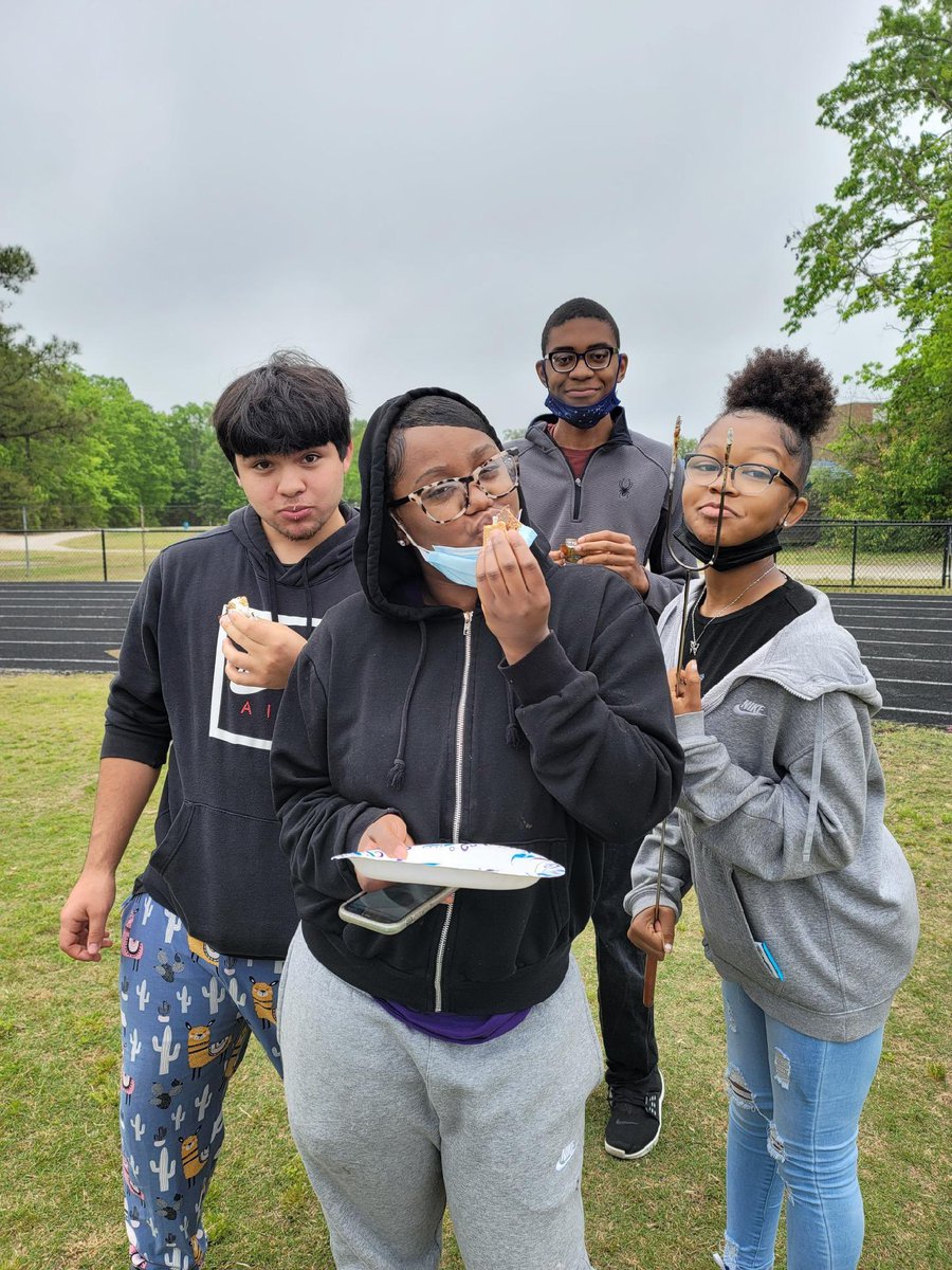 LCBirdHPE's tweet photo. Adventures with advanced PE and outdoor recreation ! 

@MrsRogersPEBag / @Coach__Herron https://t.co/7ZnIm3AFX6