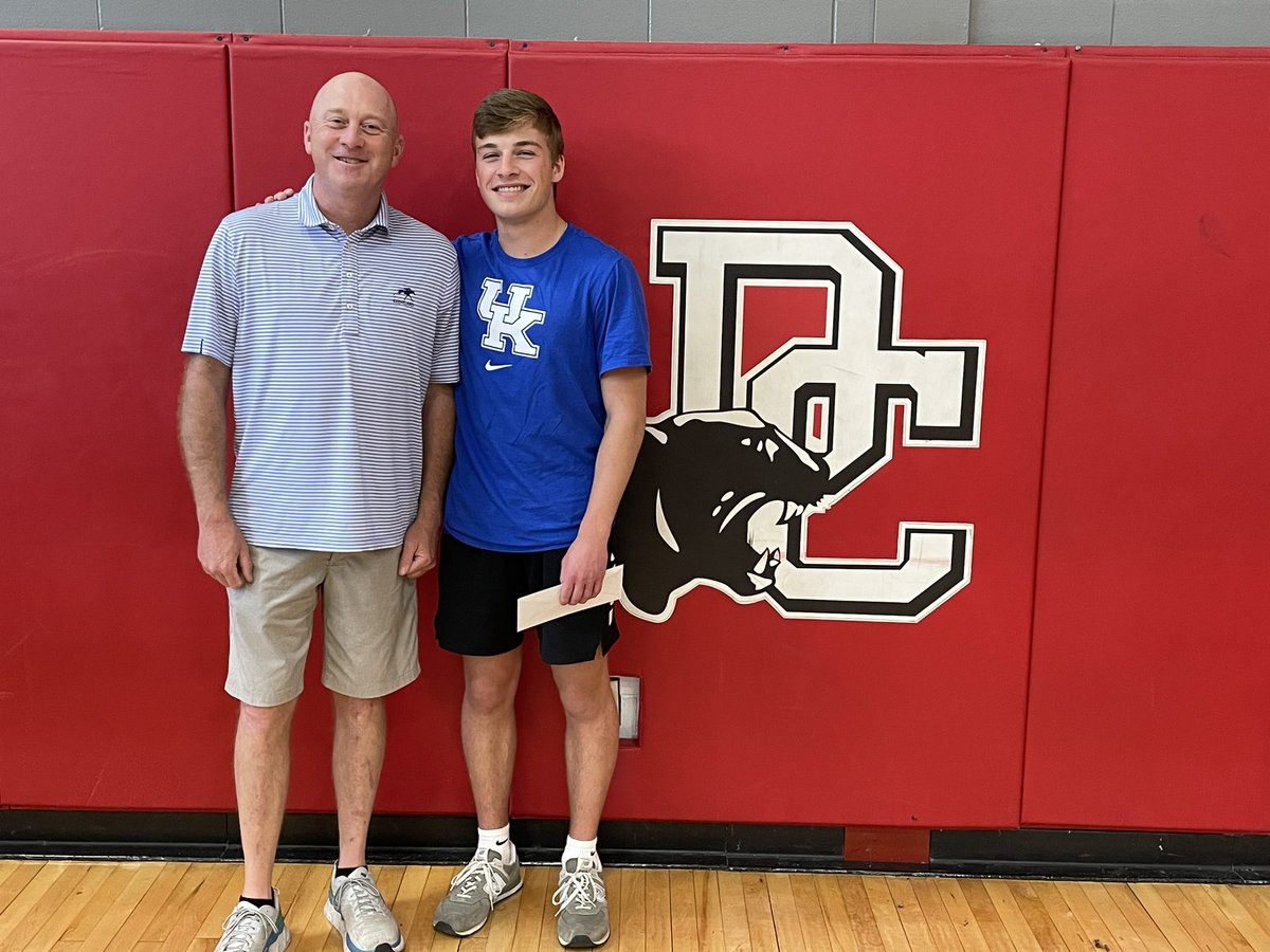 DaviessCoBball's tweet photo. Thank you to @3rdRegionRefs for presenting @max_dees the Ronnie Hardin Scholarship. #PurposeDriven https://t.co/feTWjiJVCT