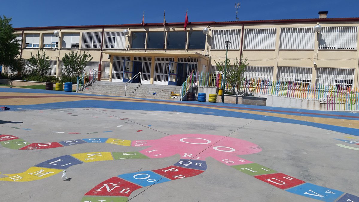 diverclubfm's tweet photo. Pronto podremos escuchar ....
La orla sonora del Lope ¡de los chiquitines y chiquitinas del cole!
@ceiplopedevega
#ComoMolaMiCole #ElÚnicoPodcastQueNoVaPorCapítulosSinoPorColesMolones
#GraduaciónInfantil https://t.co/2VWBWfW2tH