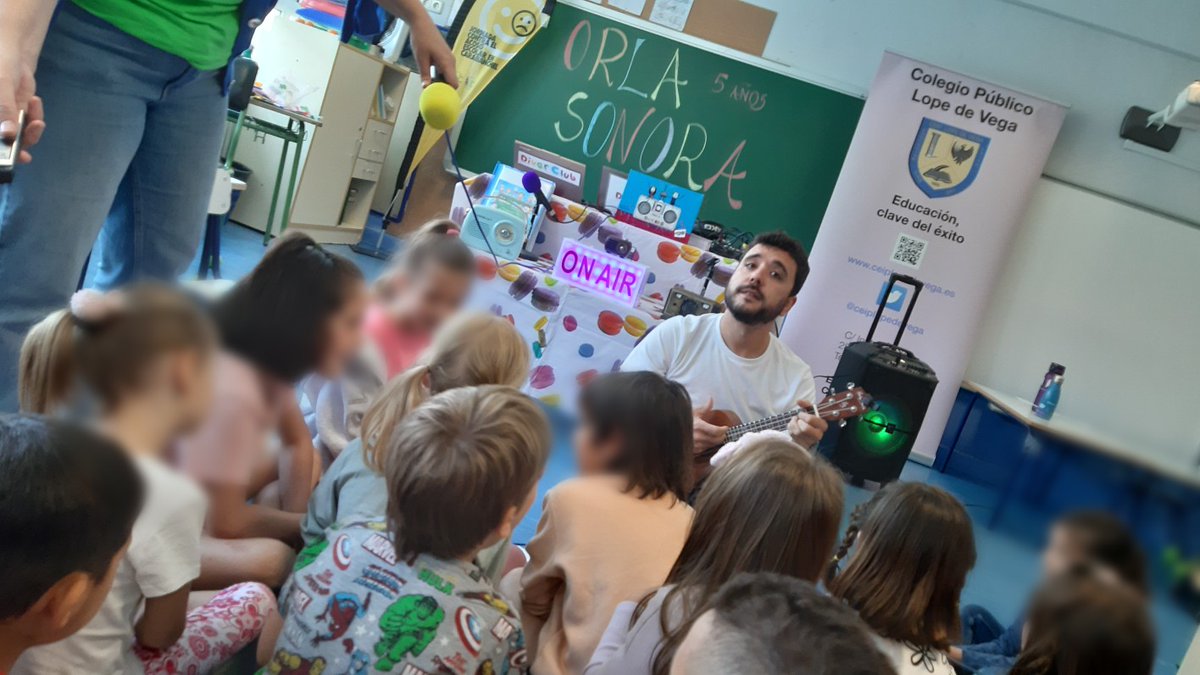 diverclubfm's tweet photo. Pronto podremos escuchar ....
La orla sonora del Lope ¡de los chiquitines y chiquitinas del cole!
@ceiplopedevega
#ComoMolaMiCole #ElÚnicoPodcastQueNoVaPorCapítulosSinoPorColesMolones
#GraduaciónInfantil https://t.co/2VWBWfW2tH