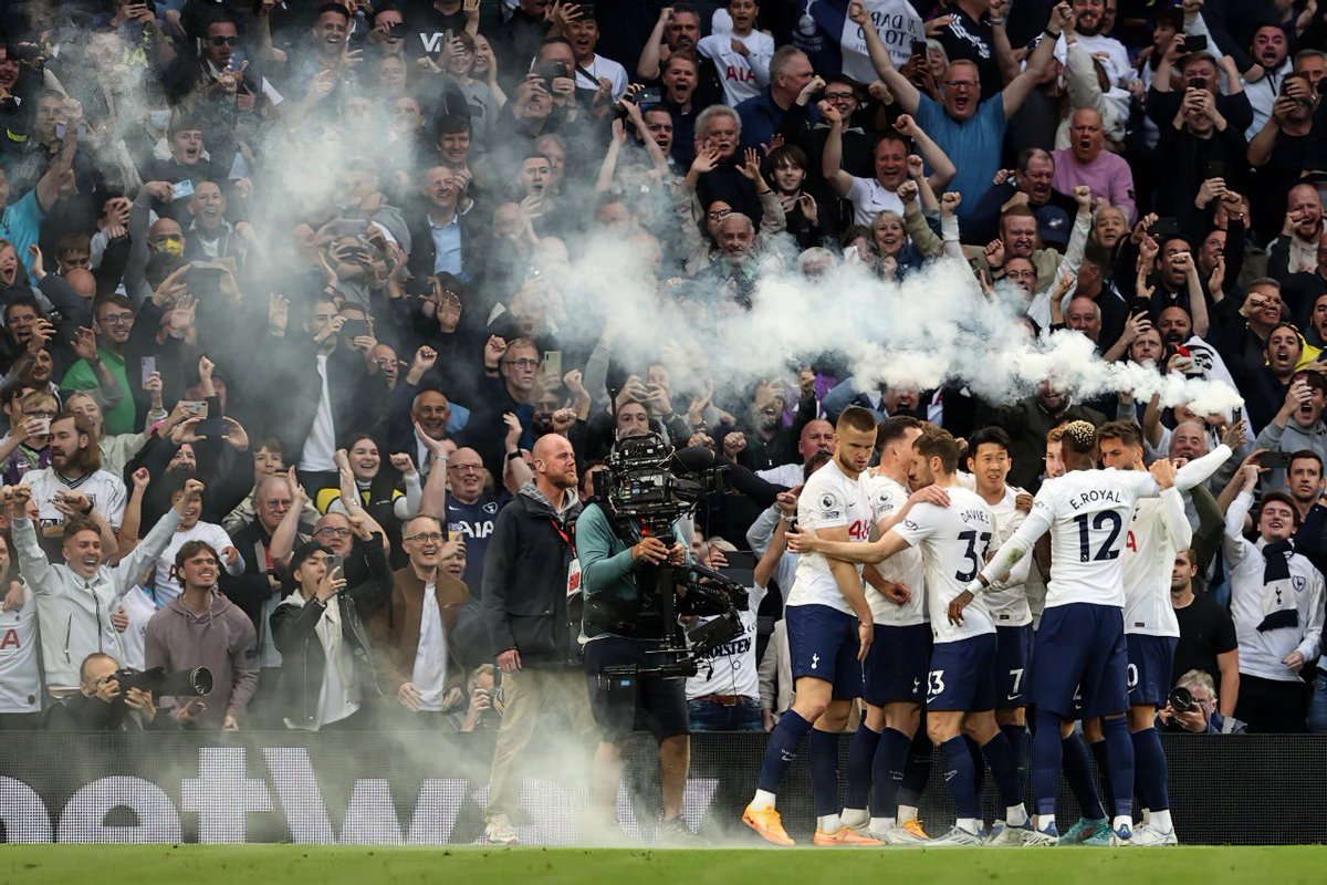 Emerson_Royal22's tweet photo. That's the mood! What an atmosphere in the @SpursStadium !! Come on you, Spurs! 💙🙏🏽
@SpursOfficial 
@Spurs_PT https://t.co/SYrYJtz8Gy